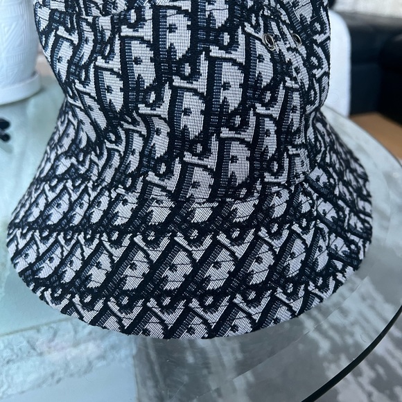 CHRISTIAN DIOR

Oblique Reversible Teddy-D Brim Bucket Hat 58 Black - Picture 2 of 4